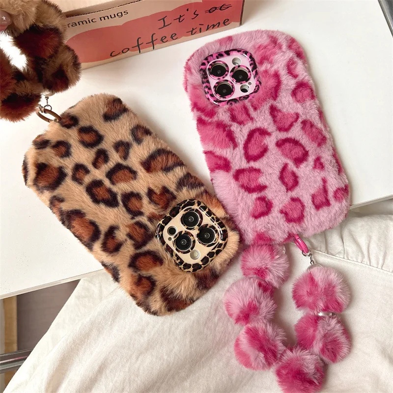 Phone Cases Iphone 13 - iPhone 17Air、15、14、13、12、11、16 Pro Maxに対応した、ファッション性の高いレオパード柄のふわふわ素材のレンズ保護付きスマホケース。リストチェーン付きで、衝撃吸収性に優れたカバー。